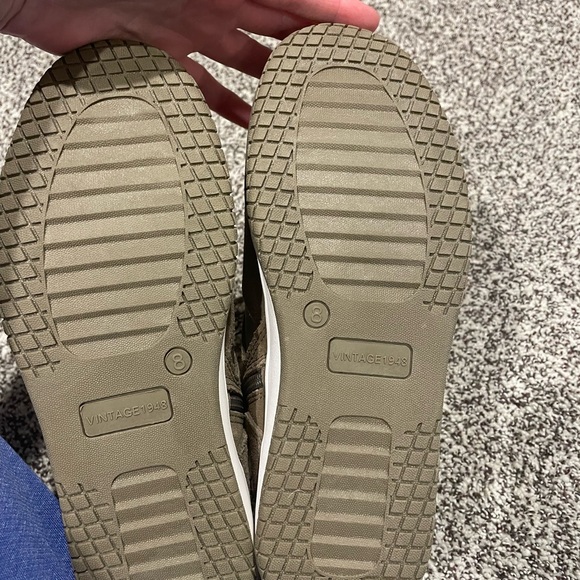 Women’s Sneaker Boot Size 8 - Picture 5 of 12